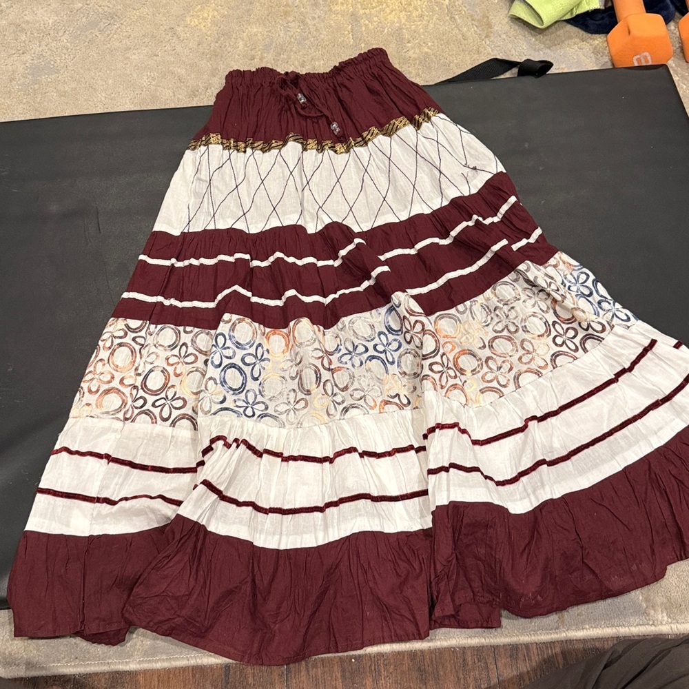 VTG Brisa Tiered midi Skirt Size S 
In GUC has one flaw